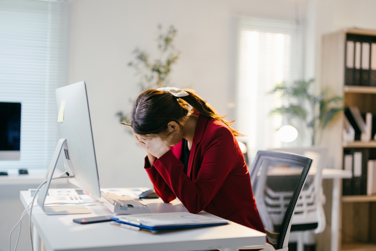 Surmenage : signes, causes et solutions pour s’en sortir