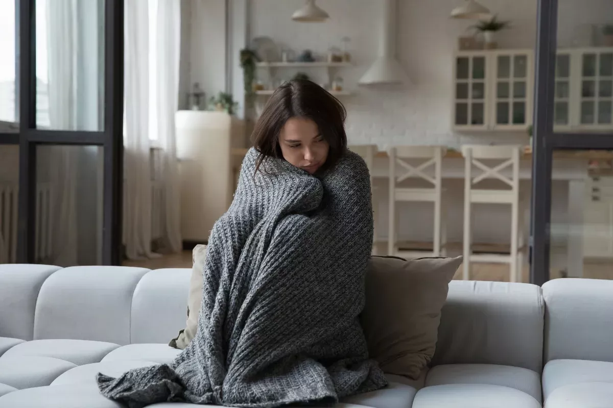femme sui souffre de fatigue hivernale